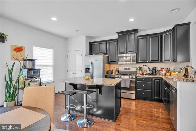 111 VILLAGE GREEN LN, Sicklerville, NJ 08081