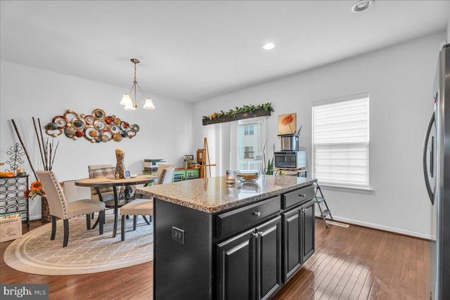 111 VILLAGE GREEN LN, Sicklerville, NJ 08081