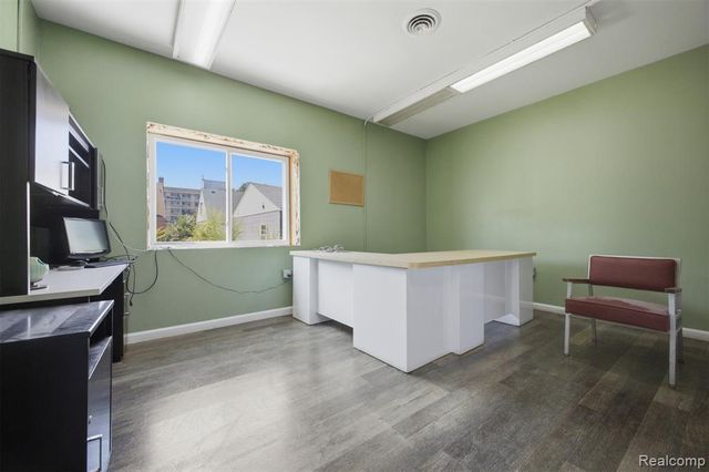 7001 Wyoming Avenue, Dearborn, MI 48126