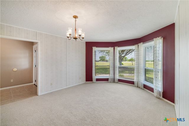2460 N State Highway 95, Moulton, TX 77975