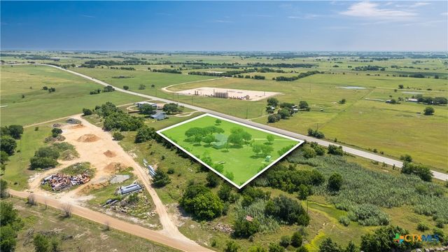 2460 N State Highway 95, Moulton, TX 77975