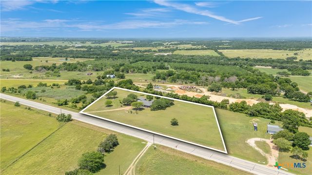 2460 N State Highway 95, Moulton, TX 77975
