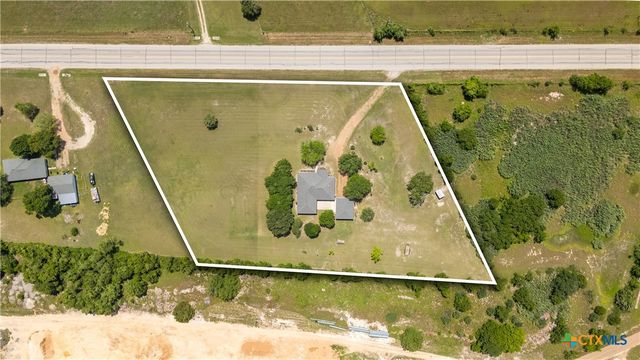 2460 N State Highway 95, Moulton, TX 77975