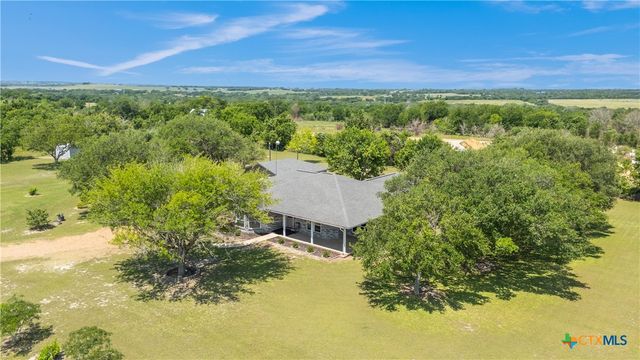 2460 N State Highway 95, Moulton, TX 77975