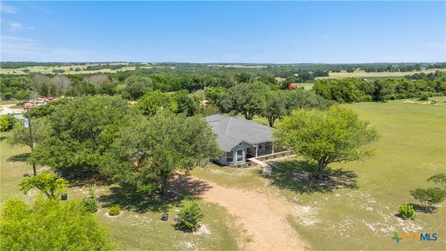 2460 N State Highway 95, Moulton, TX 77975