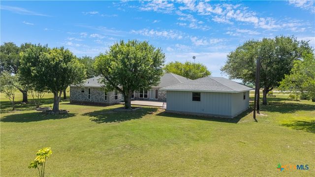2460 N State Highway 95, Moulton, TX 77975