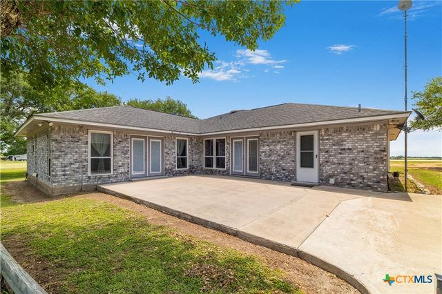 2460 N State Highway 95, Moulton, TX 77975