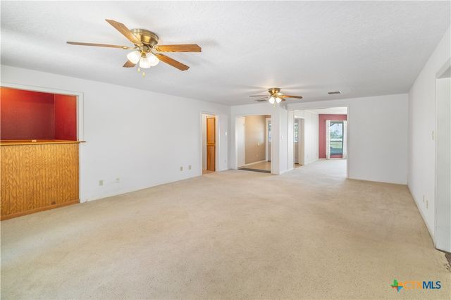 2460 N State Highway 95, Moulton, TX 77975