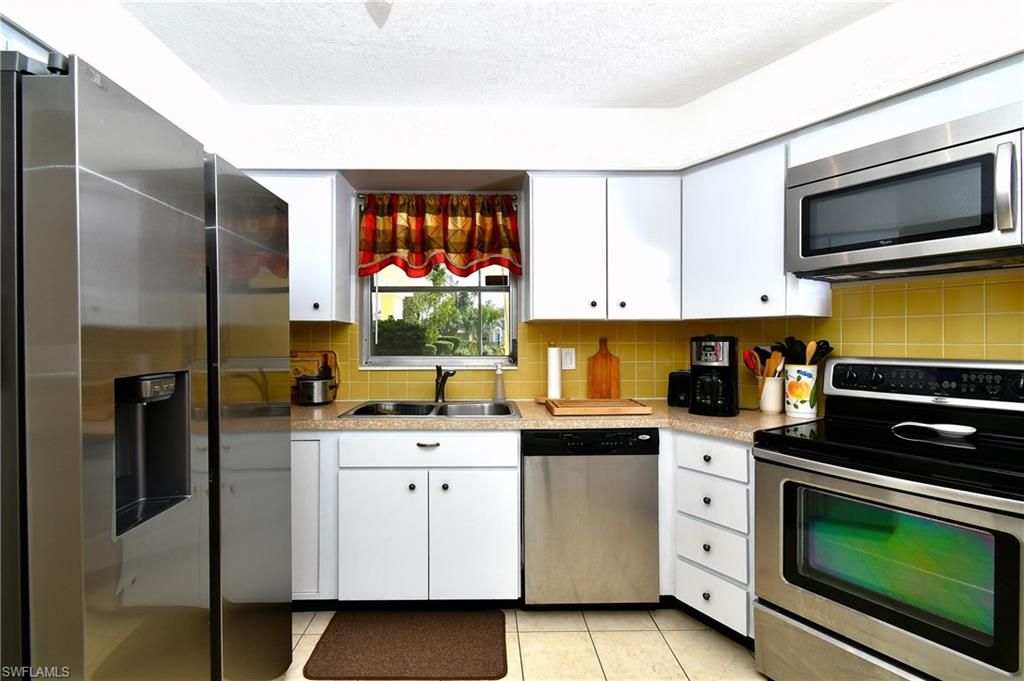 8 Park Lane CIR, LEHIGH ACRES, FL 33936 — photo 4