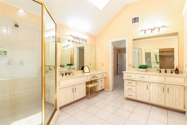 2337 Fox Glenn Circle, Bedford, TX 76021