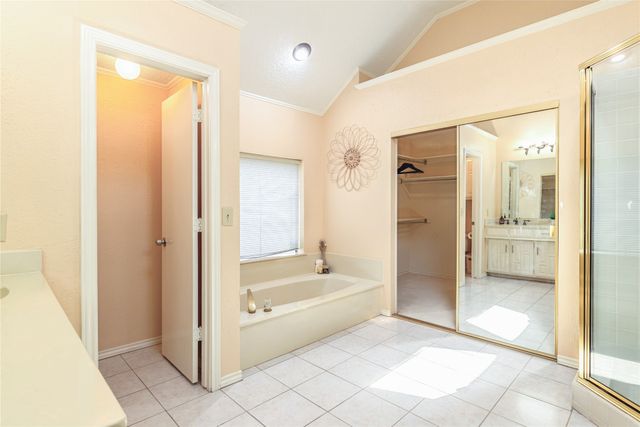 2337 Fox Glenn Circle, Bedford, TX 76021