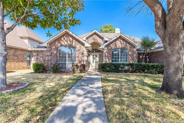 2337 Fox Glenn Circle, Bedford, TX 76021
