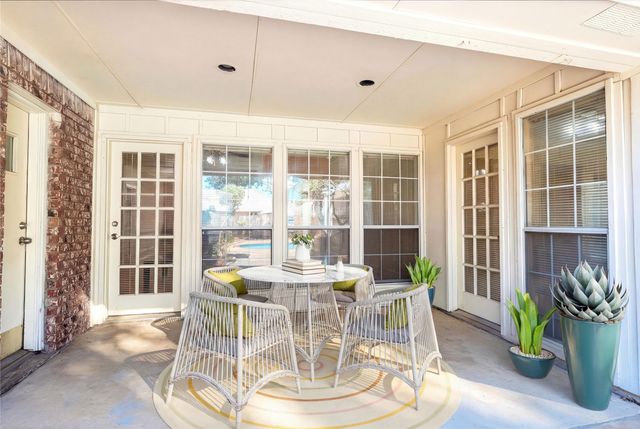 2337 Fox Glenn Circle, Bedford, TX 76021