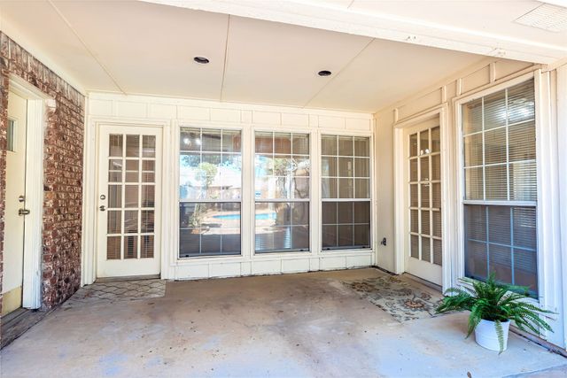 2337 Fox Glenn Circle, Bedford, TX 76021