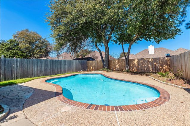 2337 Fox Glenn Circle, Bedford, TX 76021