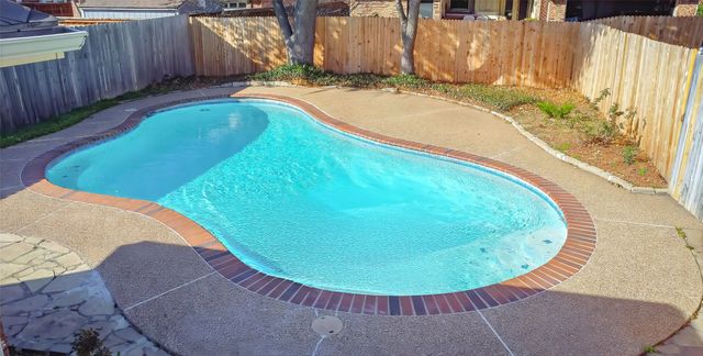 2337 Fox Glenn Circle, Bedford, TX 76021