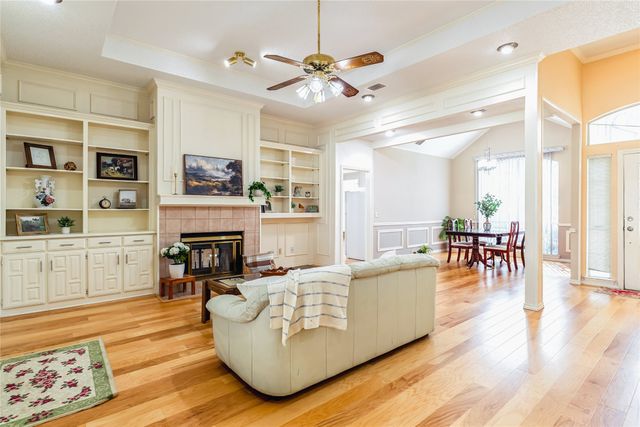 2337 Fox Glenn Circle, Bedford, TX 76021