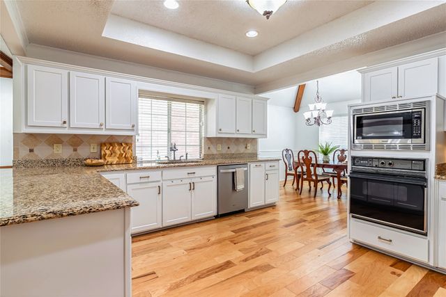 2337 Fox Glenn Circle, Bedford, TX 76021