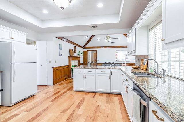 2337 Fox Glenn Circle, Bedford, TX 76021