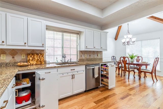 2337 Fox Glenn Circle, Bedford, TX 76021