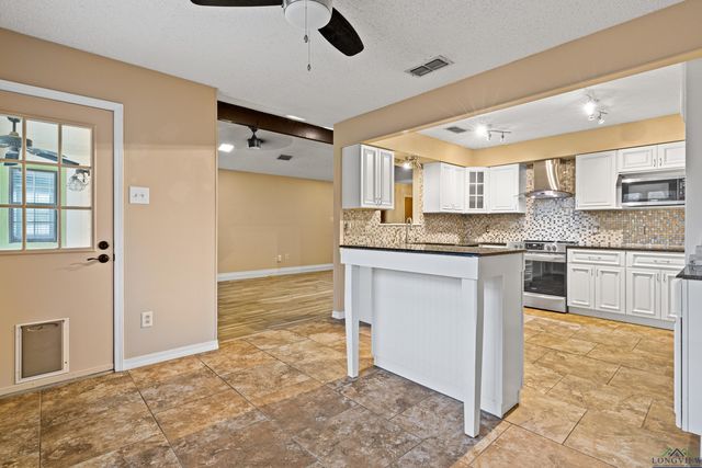 1203 Ashbourne Ln, Longview, TX 75605