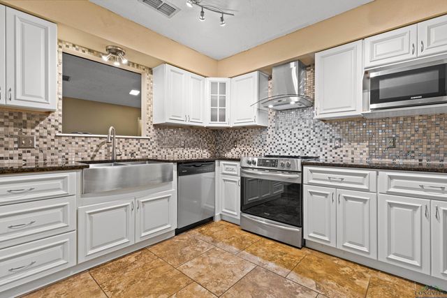 1203 Ashbourne Ln, Longview, TX 75605
