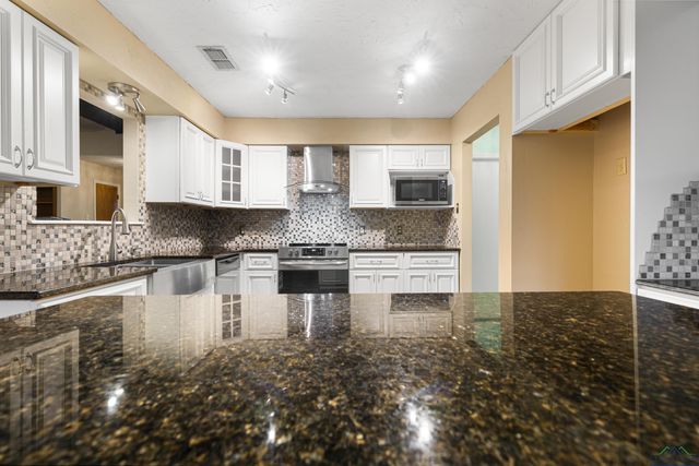 1203 Ashbourne Ln, Longview, TX 75605