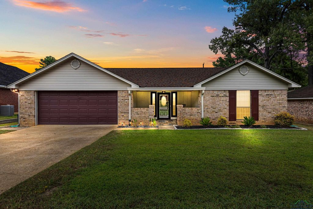 1203 Ashbourne Ln, Longview, TX 75605