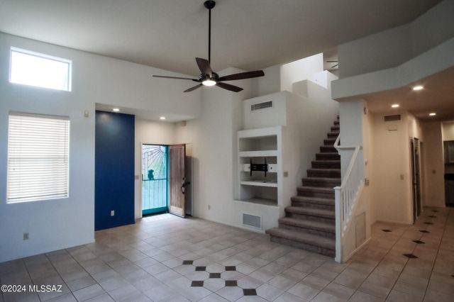 5237 E Calle Vista De Colores, Tucson, AZ 85711