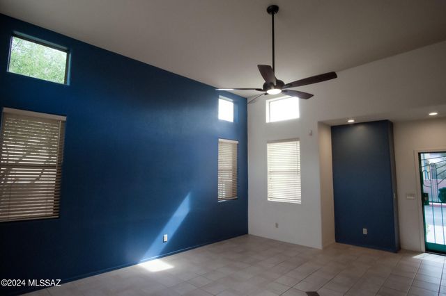 5237 E Calle Vista De Colores, Tucson, AZ 85711