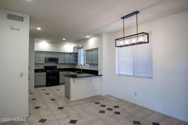 5237 E Calle Vista De Colores, Tucson, AZ 85711