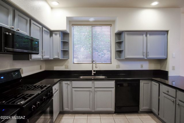 5237 E Calle Vista De Colores, Tucson, AZ 85711