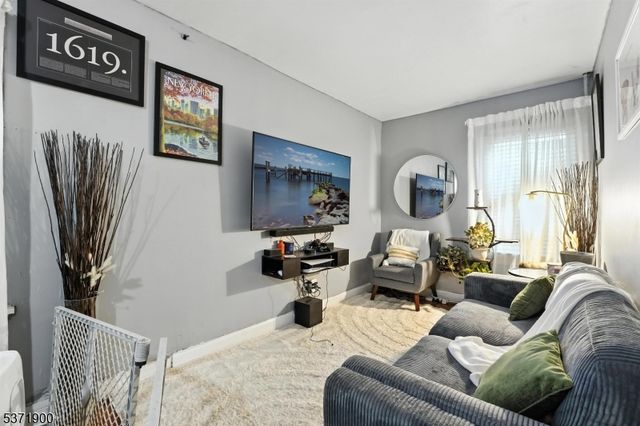 89 Hamilton St, East Orange City, NJ 07017