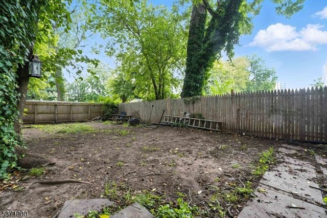 89 Hamilton St, East Orange City, NJ 07017