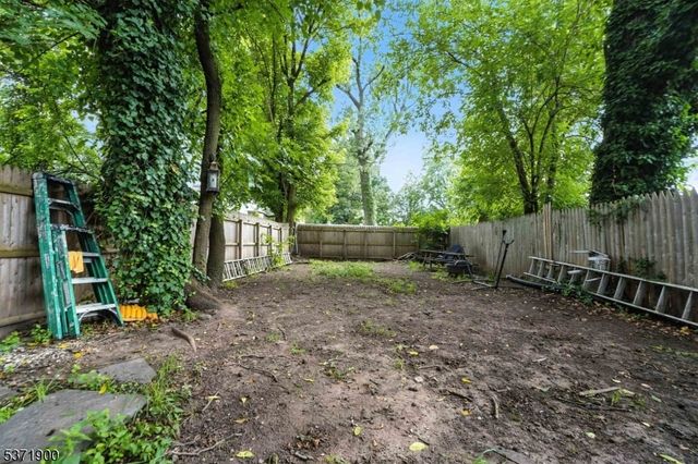89 Hamilton St, East Orange City, NJ 07017