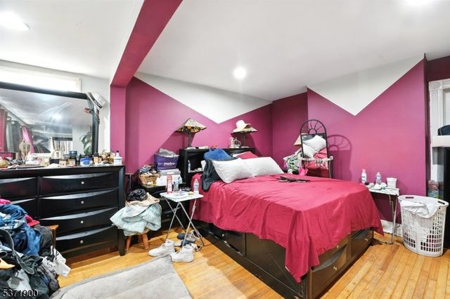 89 Hamilton St, East Orange City, NJ 07017
