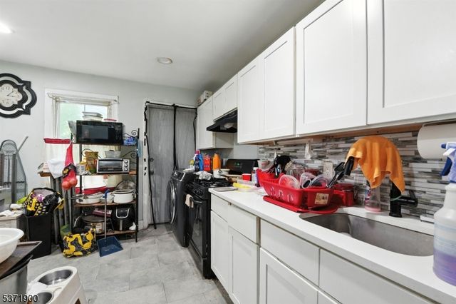 89 Hamilton St, East Orange City, NJ 07017