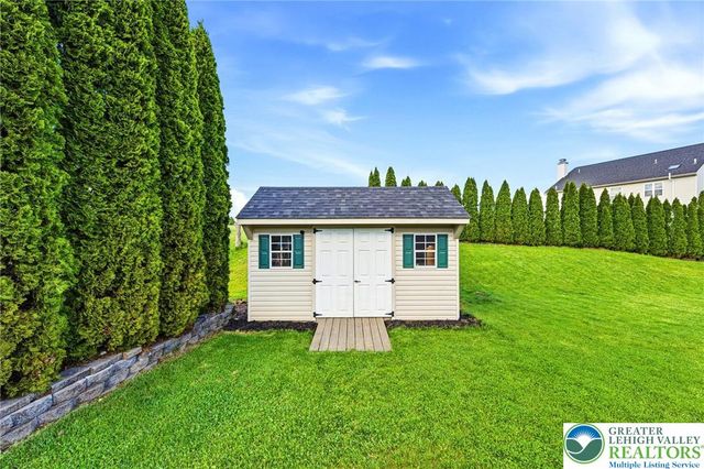 2066 Rolling Meadow Drive, Macungie Boro, PA 18062
