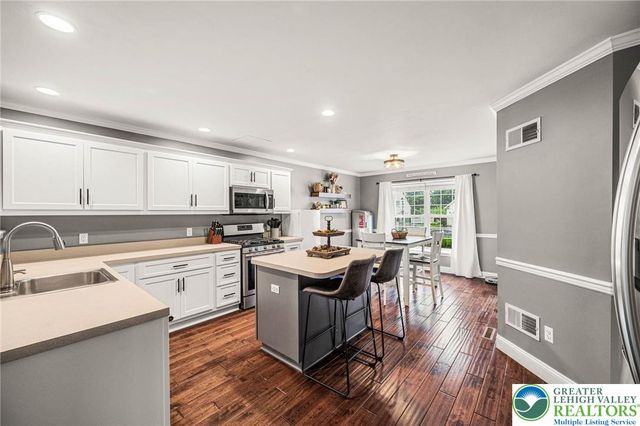 2066 Rolling Meadow Drive, Macungie Boro, PA 18062