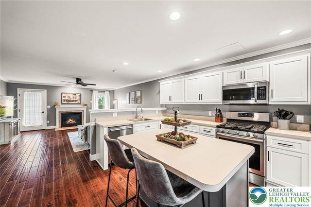 2066 Rolling Meadow Drive, Macungie Boro, PA 18062