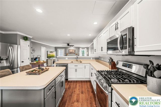 2066 Rolling Meadow Drive, Macungie Boro, PA 18062