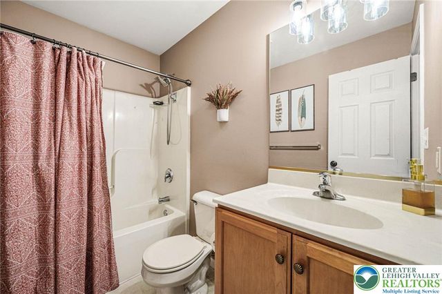2066 Rolling Meadow Drive, Macungie Boro, PA 18062