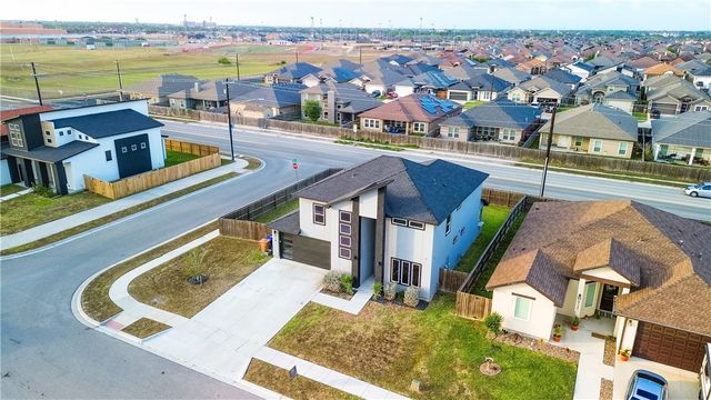 6718 Effat Dr, Corpus Christi, TX 78414