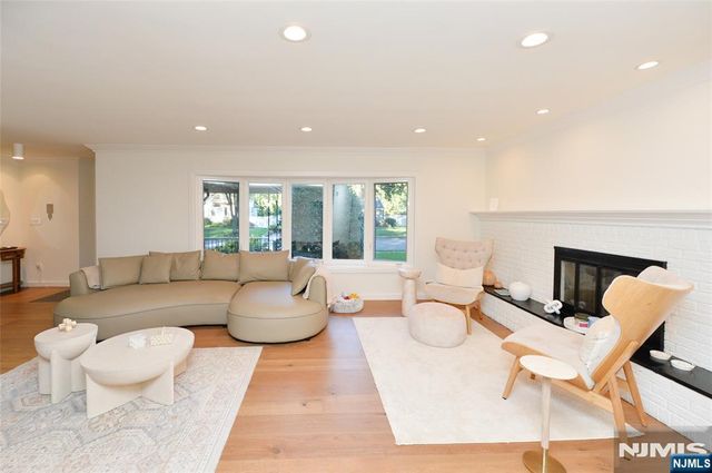22-20 Radburn Road, Fair Lawn, NJ 07410