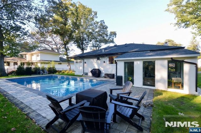22-20 Radburn Road, Fair Lawn, NJ 07410