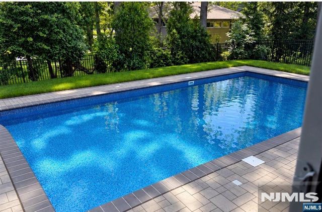 22-20 Radburn Road, Fair Lawn, NJ 07410