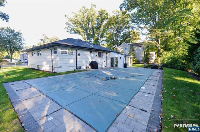 22-20 Radburn Road, Fair Lawn, NJ 07410