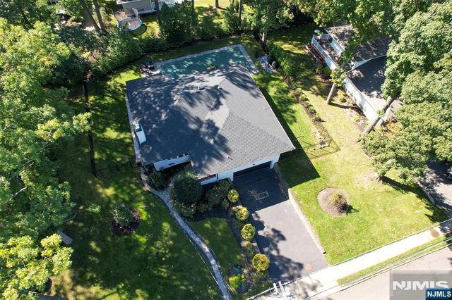 22-20 Radburn Road, Fair Lawn, NJ 07410