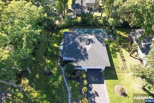 22-20 Radburn Road, Fair Lawn, NJ 07410