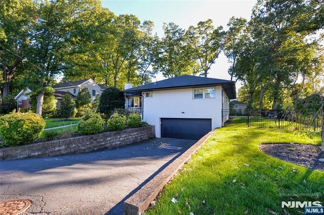 22-20 Radburn Road, Fair Lawn, NJ 07410